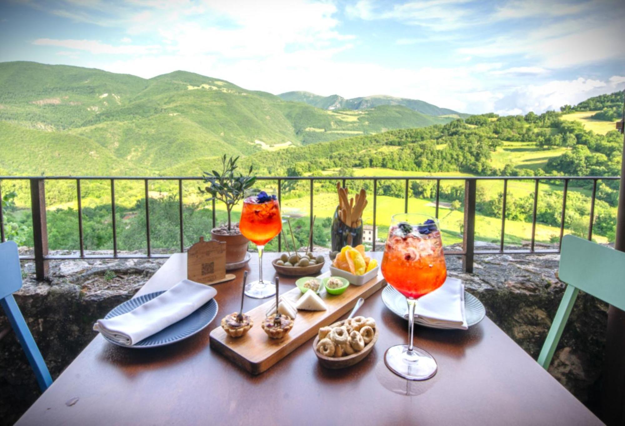 Castello Di Postignano Relais Hotel Sellano Ngoại thất bức ảnh